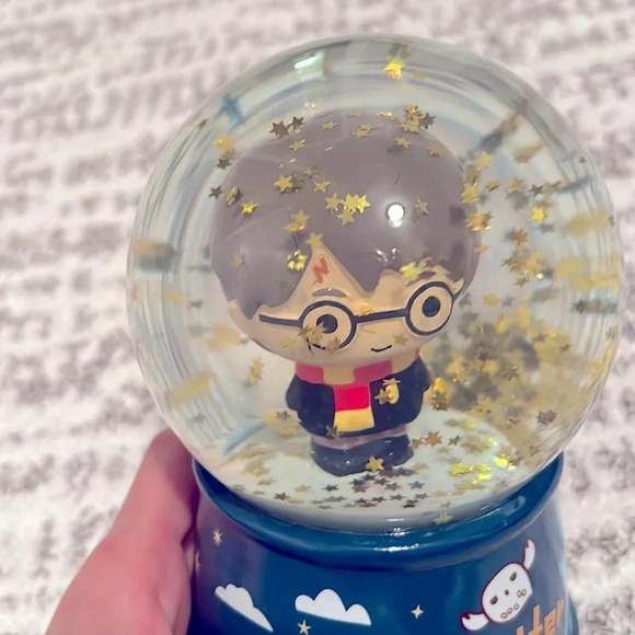 Harry Potter Snow Globe - Picture 4 of 4